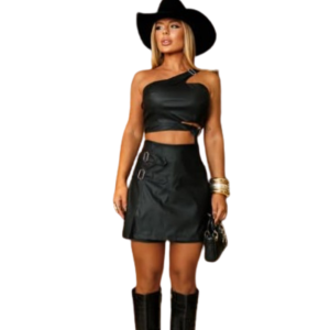 Foto4 - CONJUNTO EM COURO SINTETICO COMPOSTO POR CROPPED E SHORT SAIA