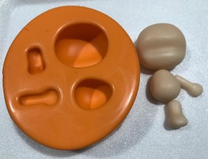 Foto5 - Cód AP30 Molde de silicone bonequinha gorduxa (Coleção Arteira Patriene) 04 peças
