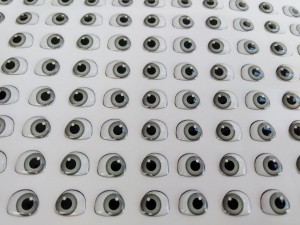 Foto1 - Cód M1314 Adesivos de olhos resinados cor única CINZA 410-PP (Moana) 72 pares