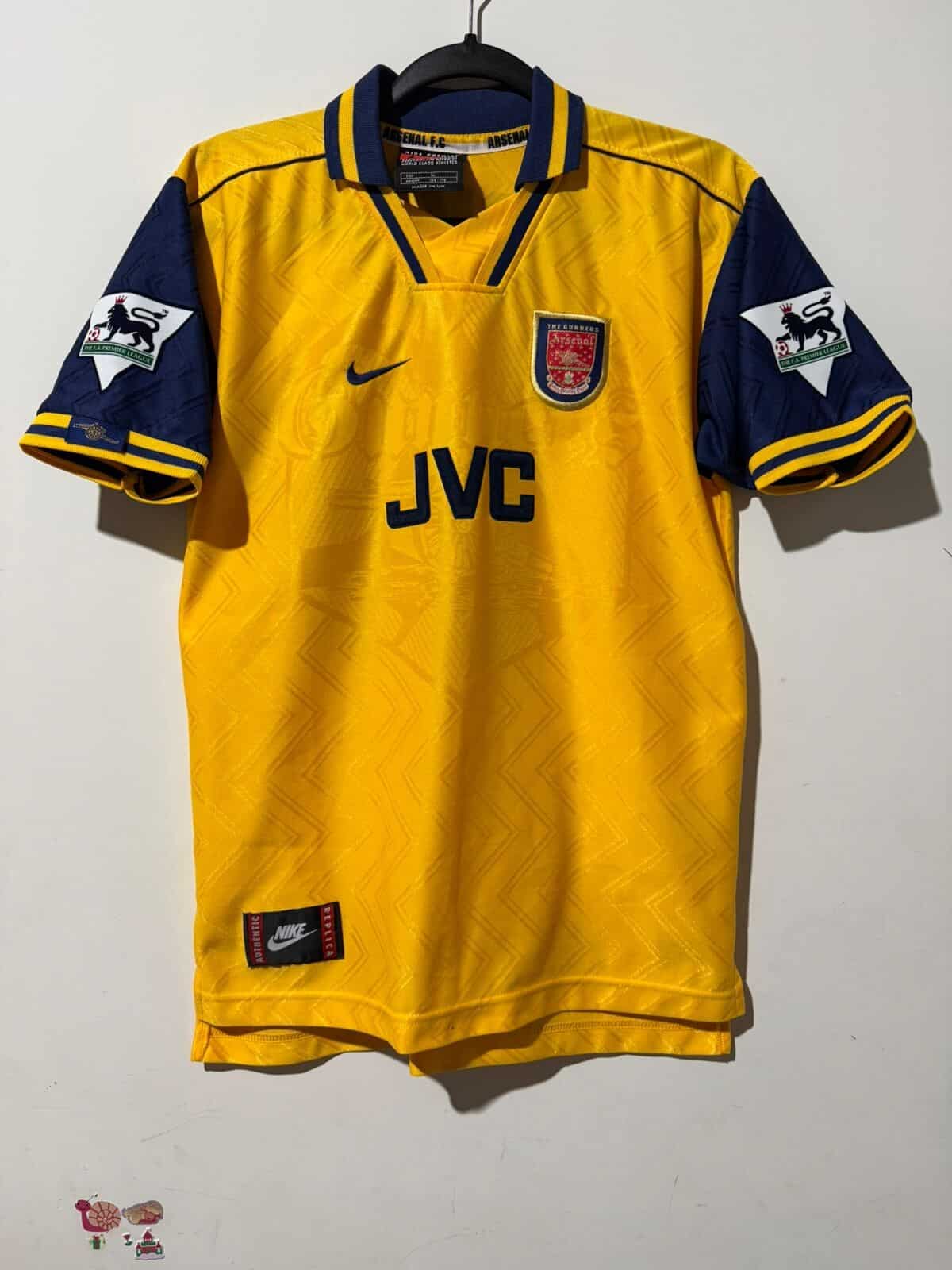 Imagem do produto CAMISA ARSENAL 1996-97 AWAY PREMIER LEAGUE BERGKAMP 10