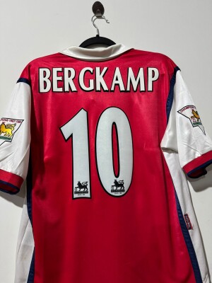 CAMISA ARSENAL 1998-99 PREMIER LEAGUE BERGKAMP 10 ASSINADA