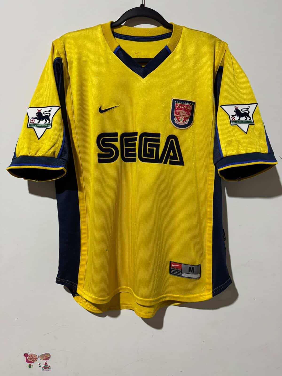 Imagem do produto CAMISA ARSENAL 1999-00 AWAY PREMIER LEAGUE BERGKAMP 10