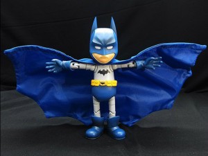 Foto3 - Batman DC Comics Hybrid Metal Figuration Batman (variante de cor) SDCC 2015 Exclusivo