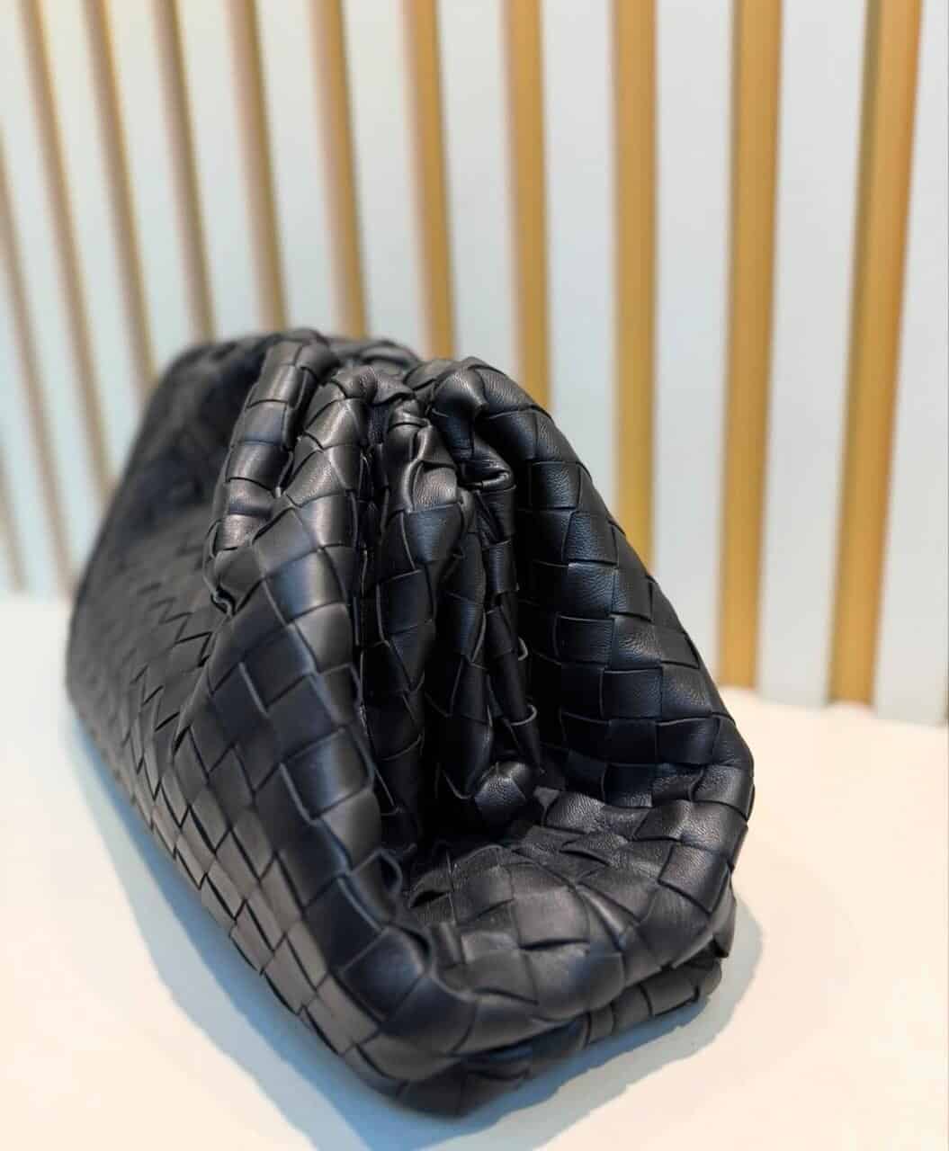 BOLSA BOTTEGA VENETA POUCH INTRECCIATO CLUTCH GRANDE PRETA