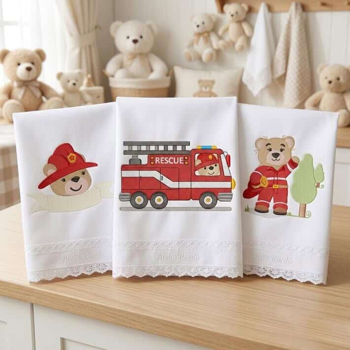 Foto 1 - Matrizes de bordado Ursinho Teddy Bombeiro para bordar enxoval infantil em pontos leves - download imediato