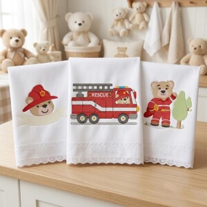 Foto1 - Matrizes de bordado Ursinho Teddy Bombeiro para bordar enxoval infantil em pontos leves - download imediato