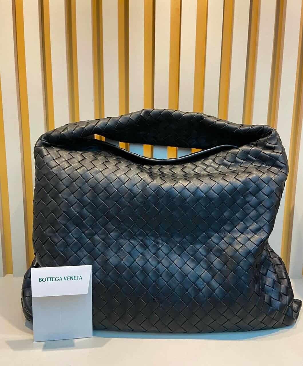 BOLSA BOTTEGA VENETA INTRECCIATO LARGE HOP PRETA - Bolsas de Grife