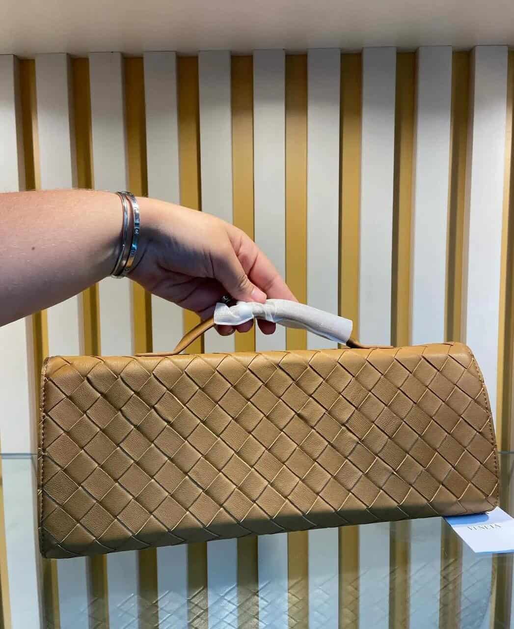 BOLSA BOTTEGA VENETA LONG ANDIAMO CLUTH INTRECCIATO CARAMELO