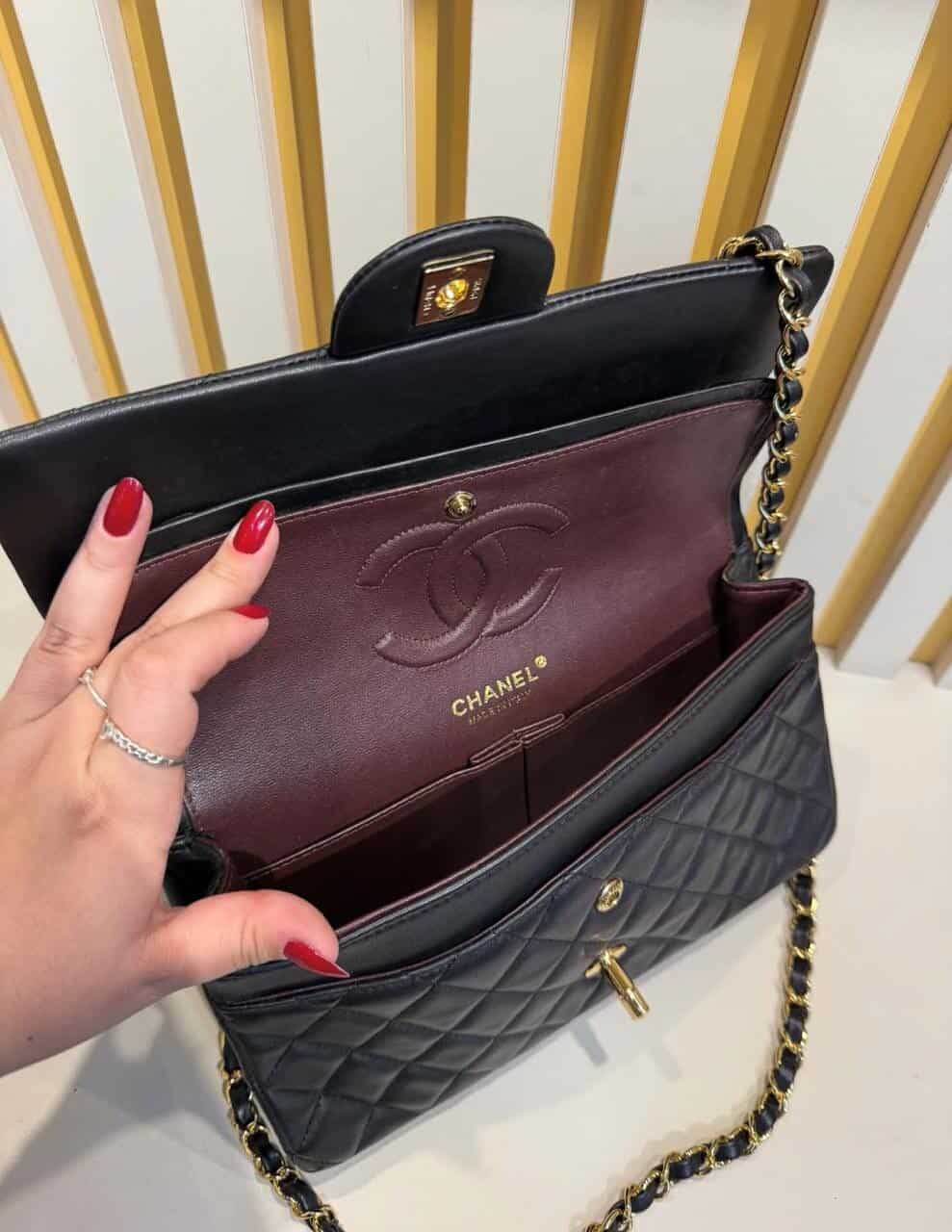 BOLSA CC 2.55 CLASSIC FLAP FERRAGEM DOURADA LAMBSKIN PRETA