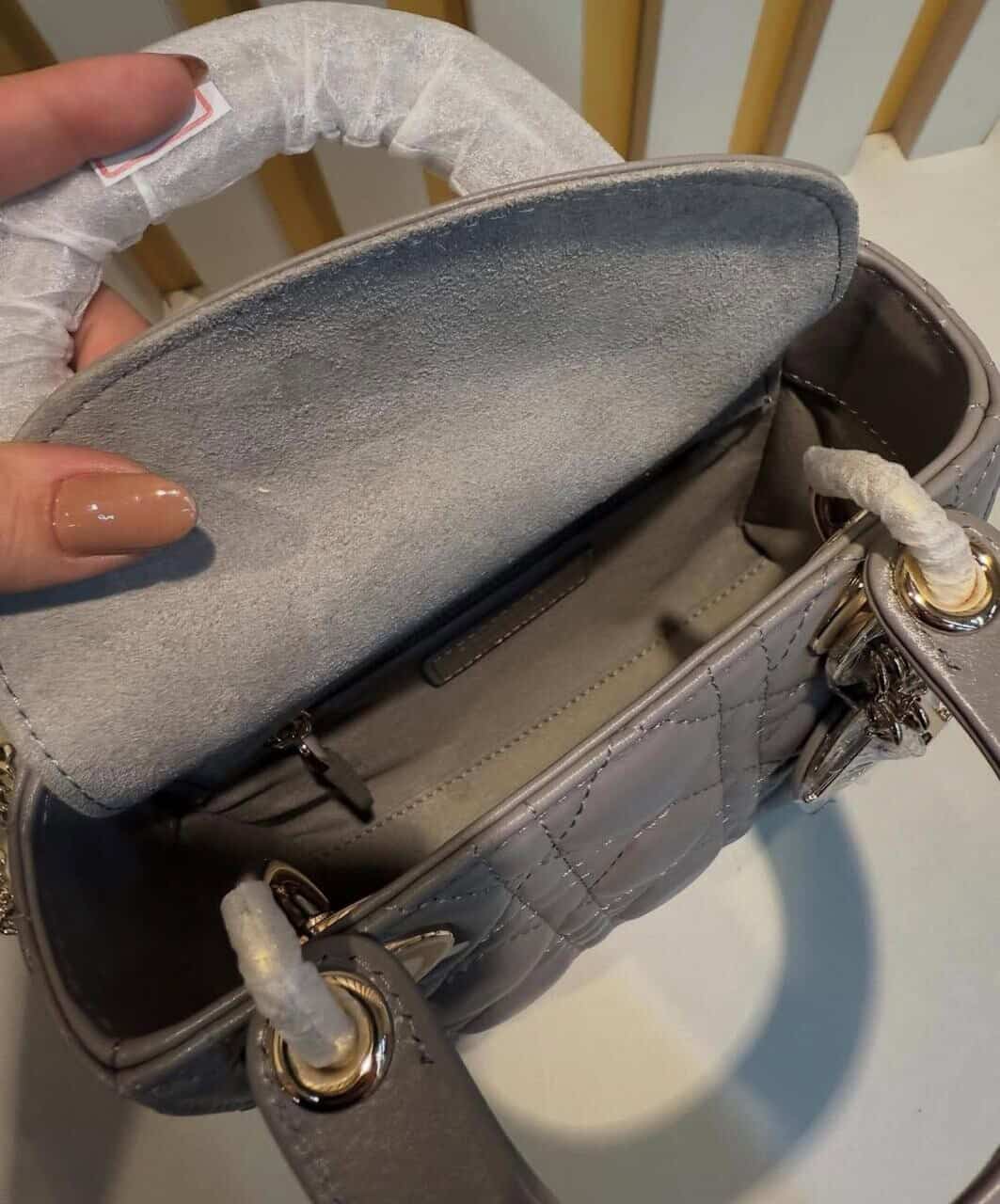 BOLSA DIOR LADY DIOR LAMBSKIN MINI CINZA - Bolsas de Grife - Venda