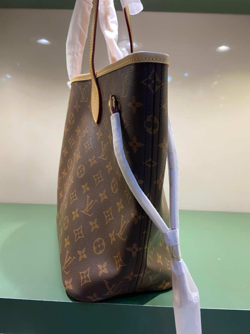 BOLSA LOUIS VUITTON NEVERFULL MONOGRAM MM FORRO VERMELHO - Bolsas