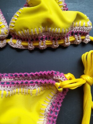 Foto4 - Biquíni cortininha dupla-face com crochê (Rosê e Amarelo)